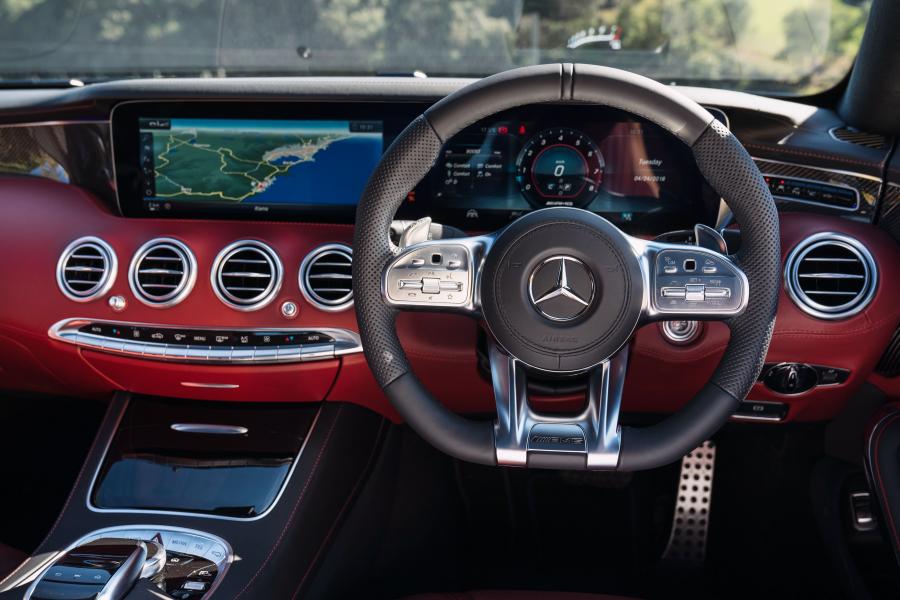 Панель приборов Mercedes-AMG S63 4Matic+ Coupe (C217) 2018 года  (AU) (фото 20 из 40)